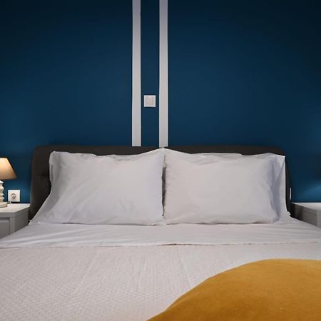 Modern Two Bedroom Apartment At Koukaki Athens Luaran gambar