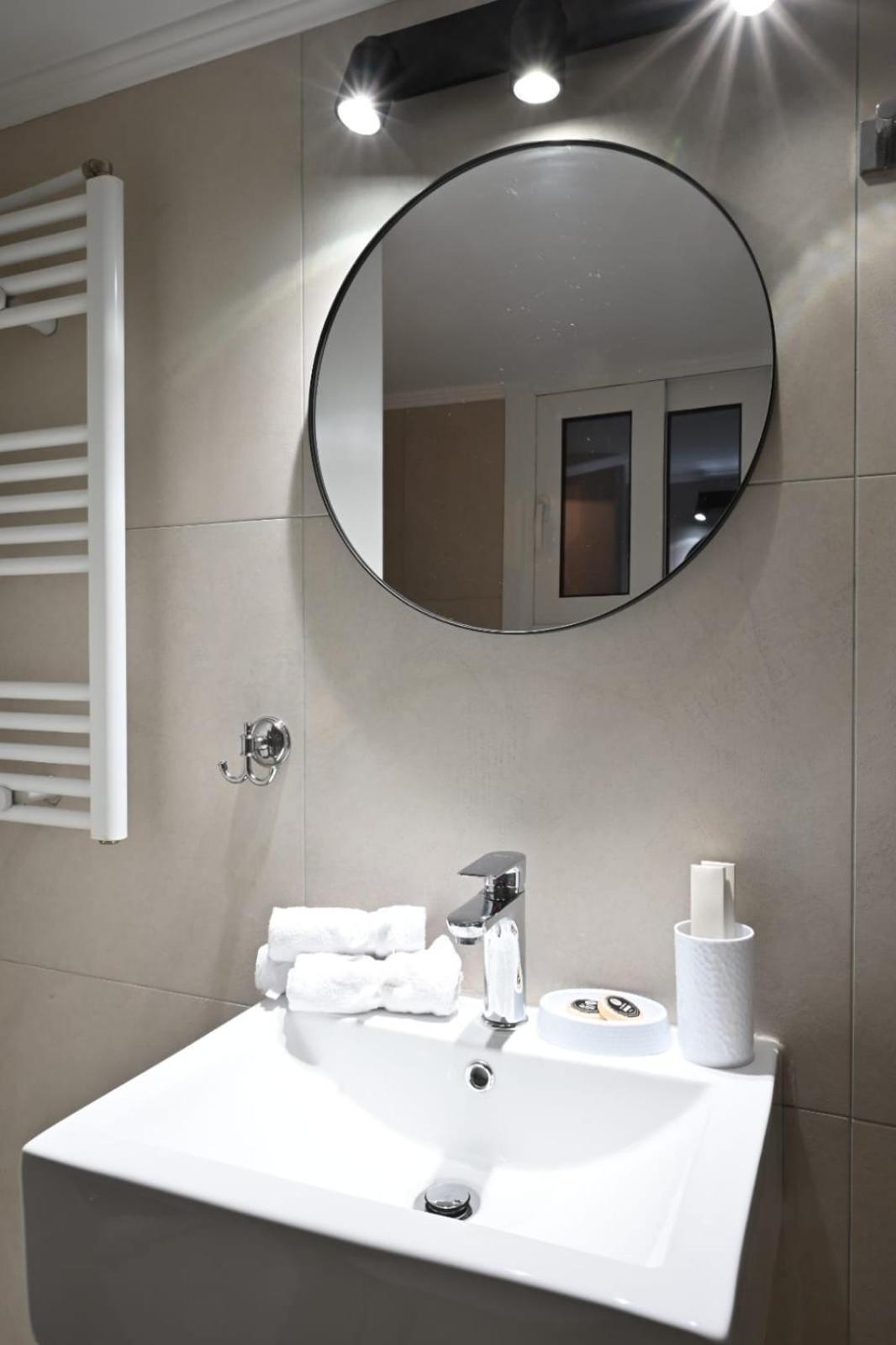 Modern Two Bedroom Apartment At Koukaki Athens Luaran gambar